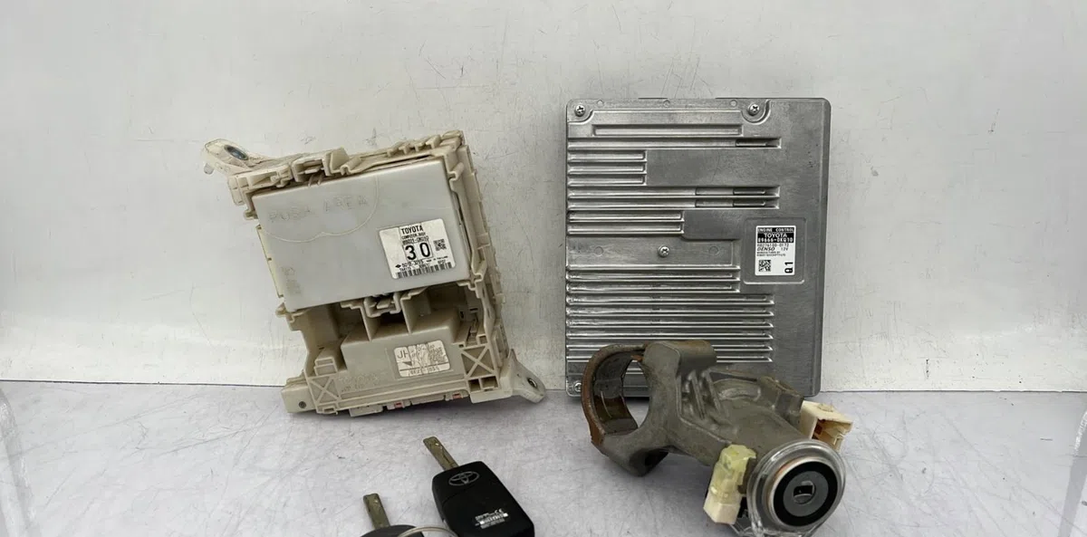 Calculateur moteur TOYOTA HILUX 5 PHASE 1 occasion — photo 2