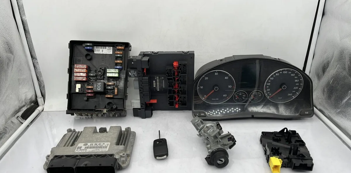 Calculateur moteur VOLKSWAGEN GOLF 5 occasion