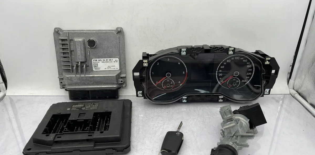Calculateur moteur VOLKSWAGEN POLO 6 PHASE 1 occasion