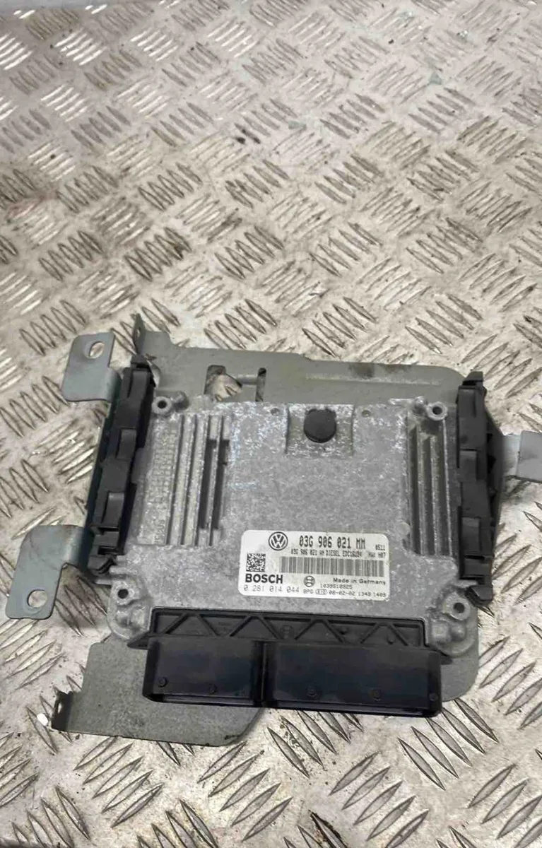 Calculateur moteur VOLKSWAGEN TOURAN 1 PHASE 2 occasion