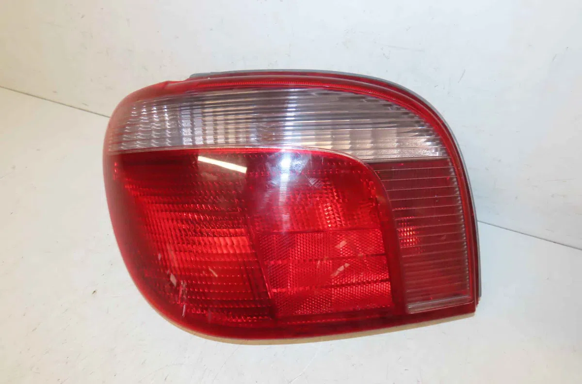 Catadioptre arg TOYOTA YARIS I occasion — photo 3