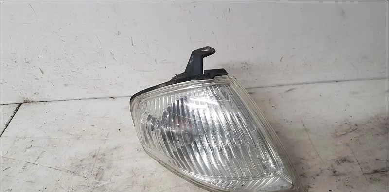 Clignotant droit MAZDA 323 VI occasion