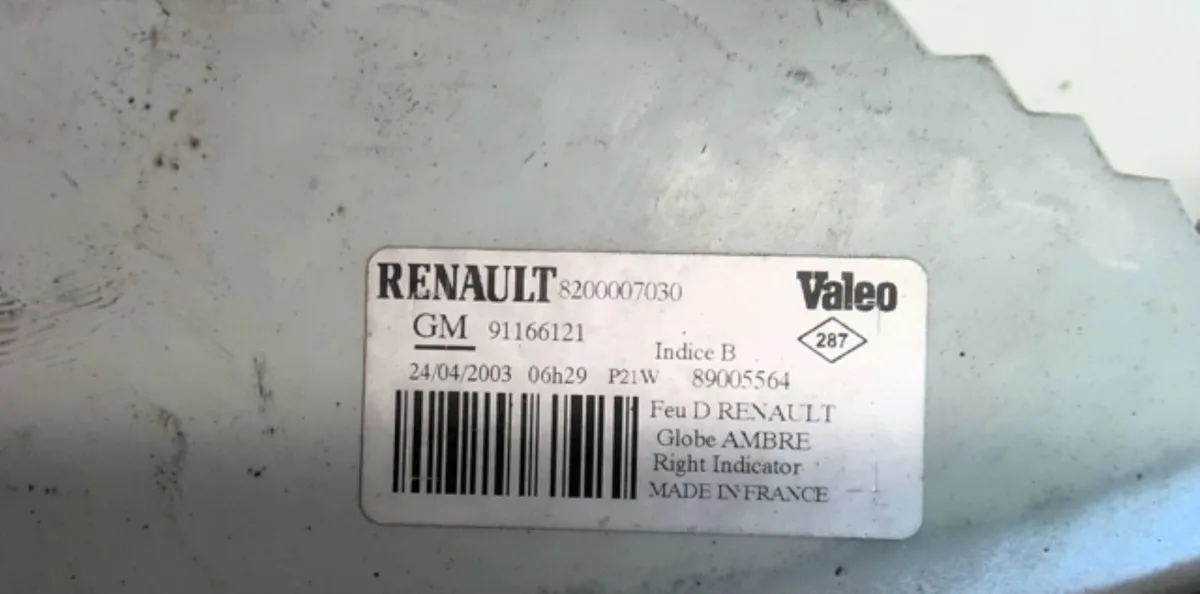 Clignotant droit Renault TRAFIC II Autobus-Autocar (JL) 1.9 dci 100 (jl0c) (2001-2006) occasion