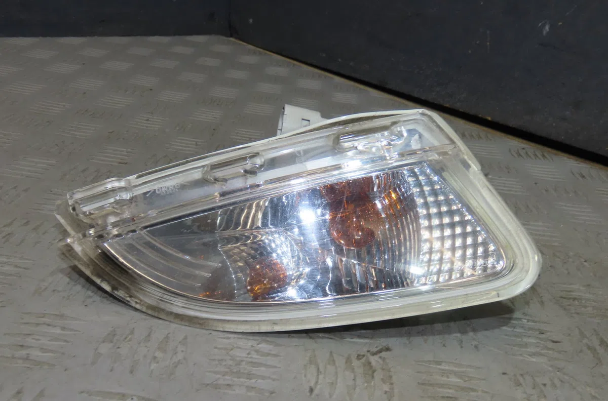 Clignotant droit Renault TWINGO II (CN0_) 1.2 16v (cn04, cn0a, cn0b) (2007-2014) 3 portes occasion