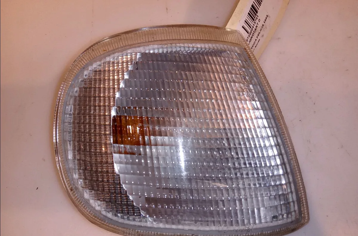 Clignotant droit Skoda FELICIA I (6U1) 1.3 (1994-1998) occasion