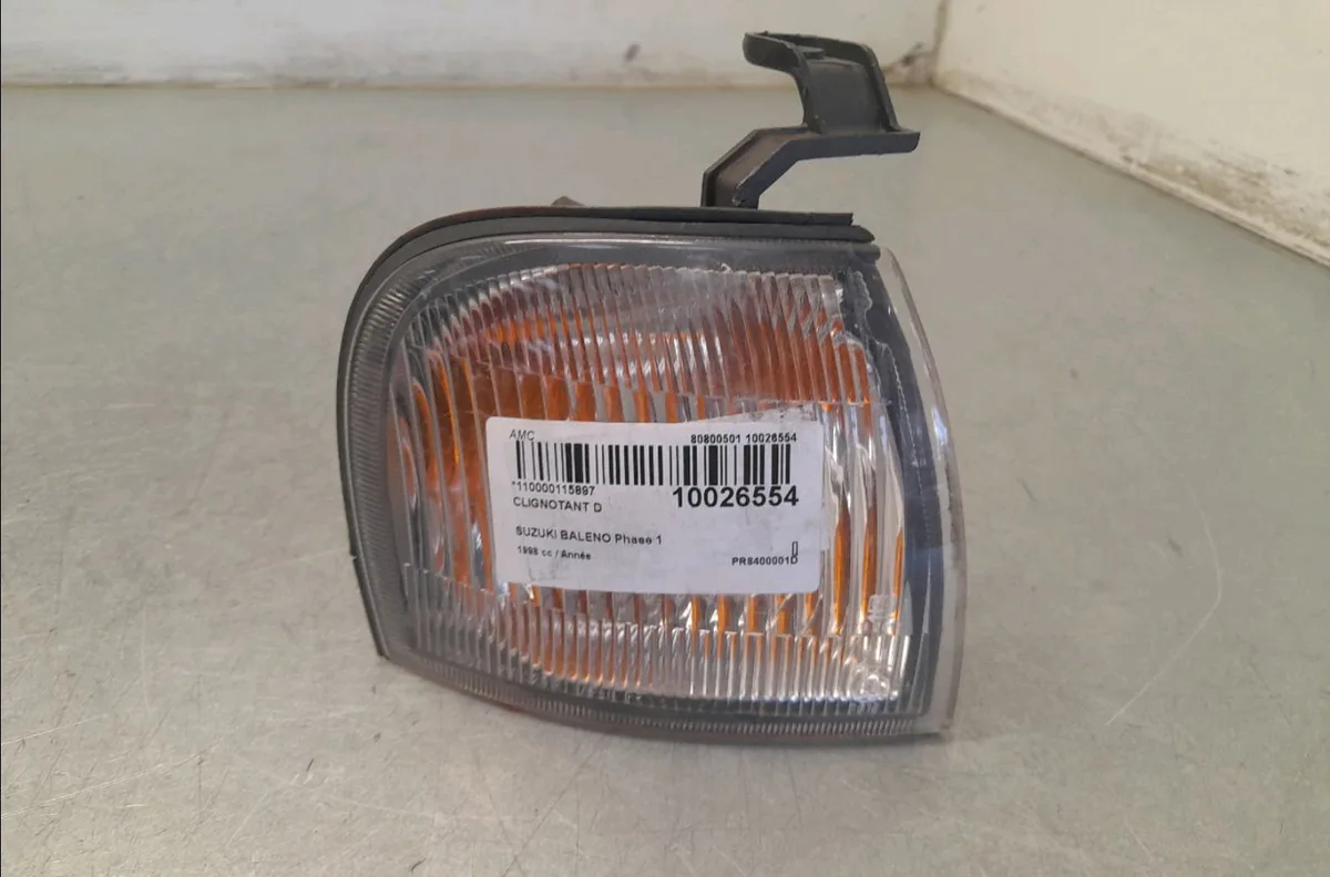 Clignotant droit SUZUKI BALENO occasion