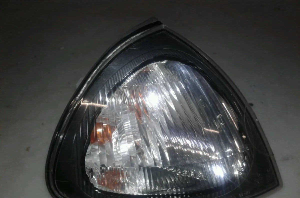 Clignotant droit TOYOTA AVENSIS I 2000 occasion