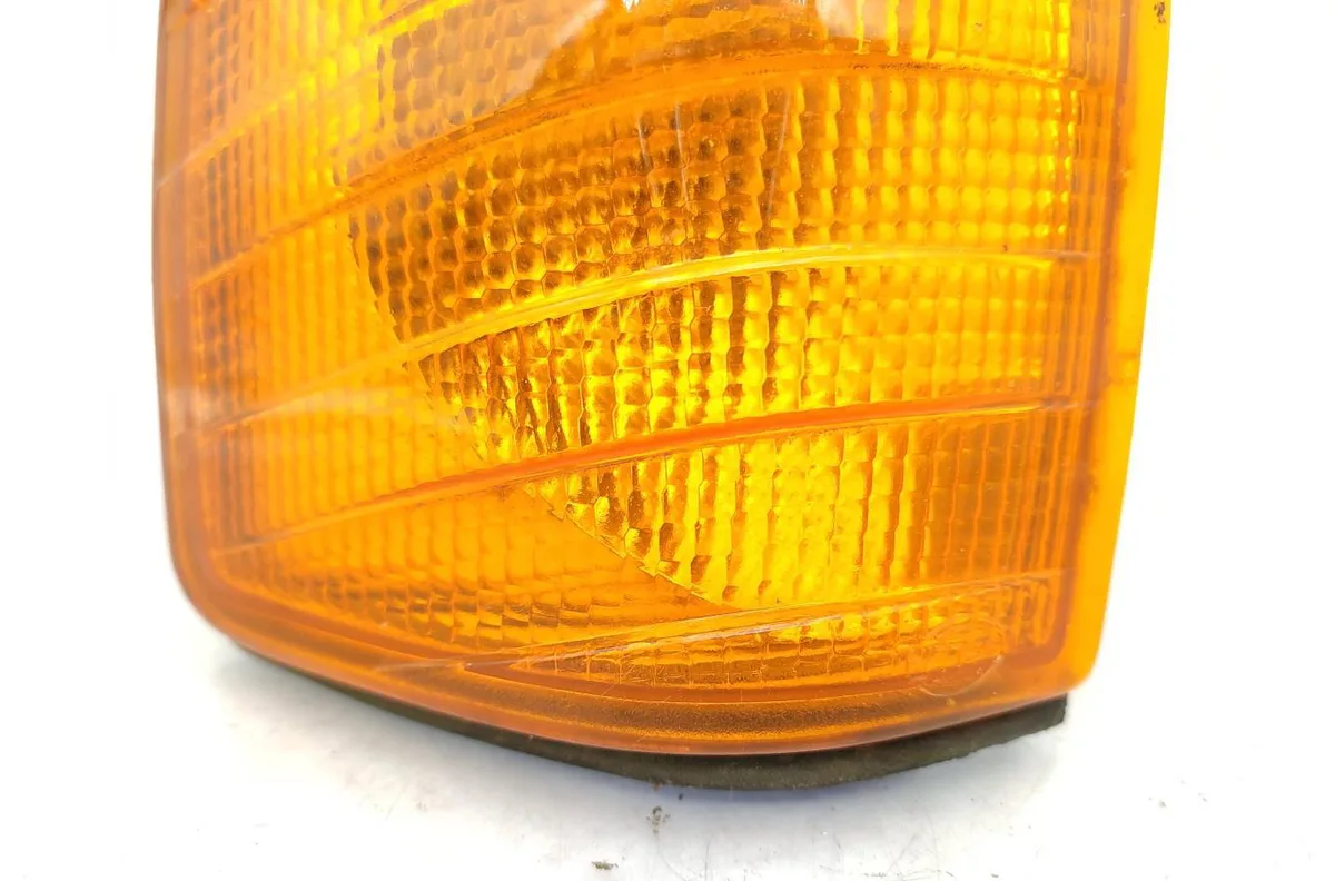 Clignotant gauche MERCEDES 190 W201 PHASE 1 occasion