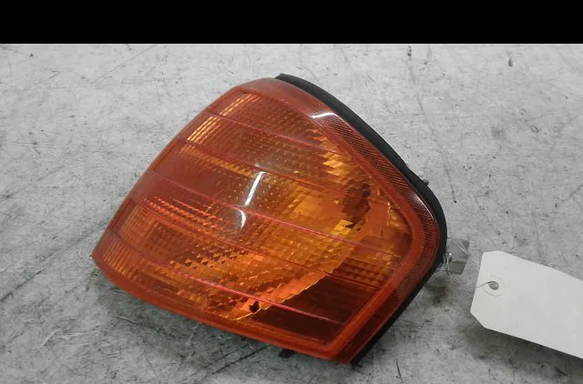 Clignotant gauche Mercedes-benz CLASSE C (W202) C 180 (202.018) (1993-2000) 4 portes occasion