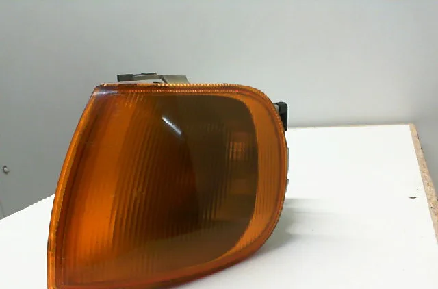 Clignotant gauche VOLKSWAGEN POLO III Phase 1 10-1994--11-1999 1.4i 8v 60ch occasion