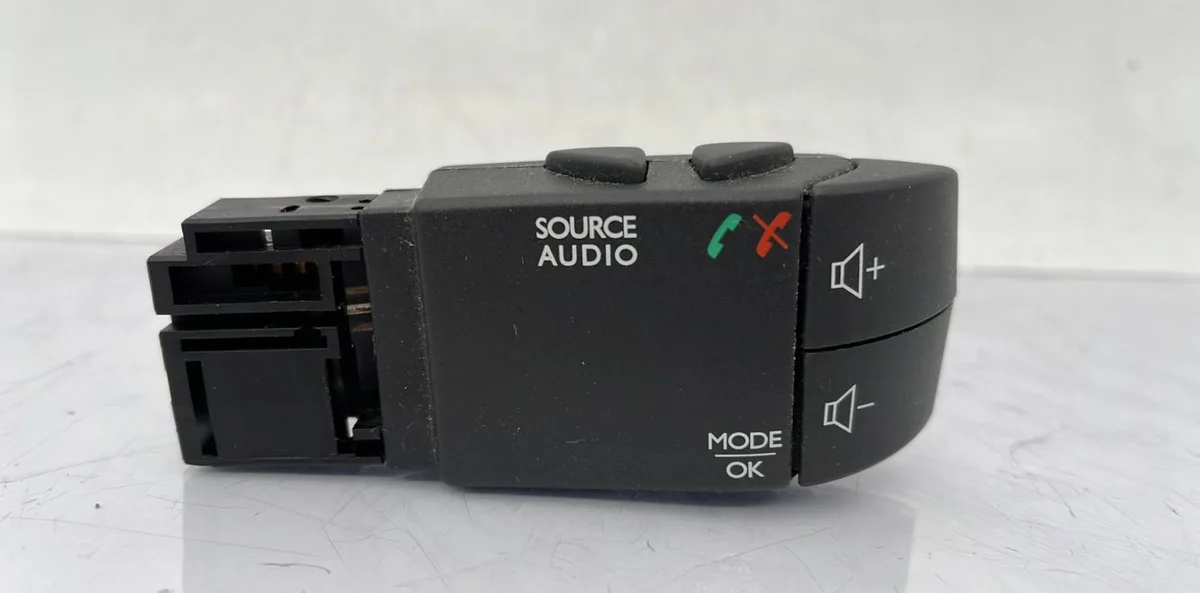 Commande autoradio DACIA LODGY PHASE 1 occasion