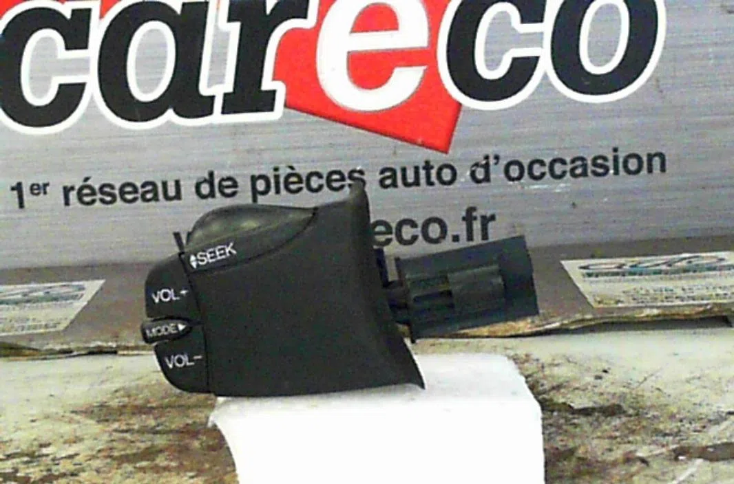 Commande autoradio FORD FOCUS 1 occasion — photo 2