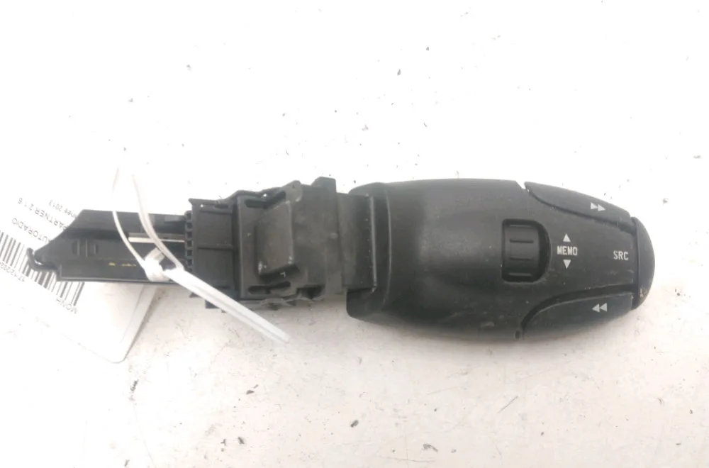 Commande autoradio Peugeot PARTNER Camionnette-Monospace 1.6 hdi - bluehdi 75 (2011) occasion