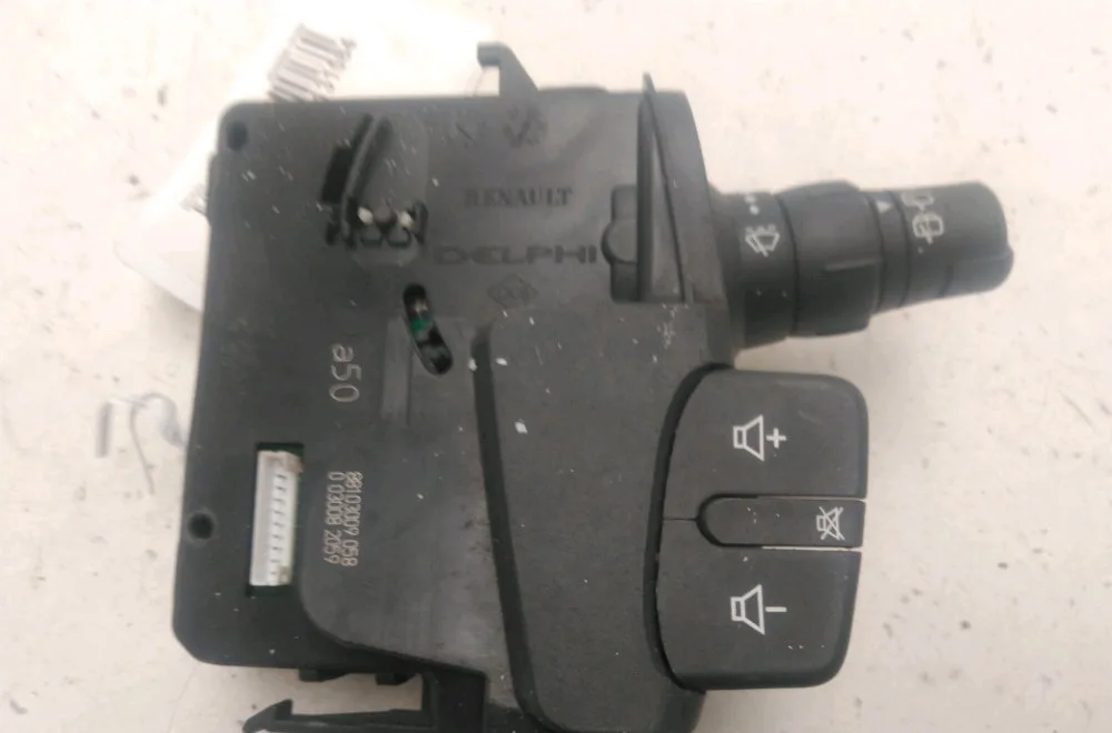 Commande autoradio Renault CLIO III (BR0-1, CR0-1) 1.5 dci (br17, cr17) (2005-2012) 5 portes occasion