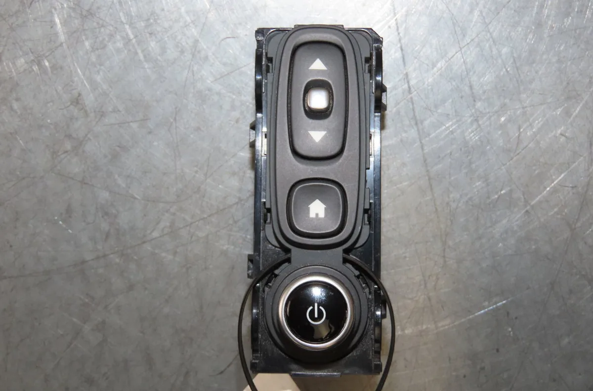 Commande autoradio Renault CLIO IV (BH_) 1.2 tce 120 (bhau) (2016) occasion