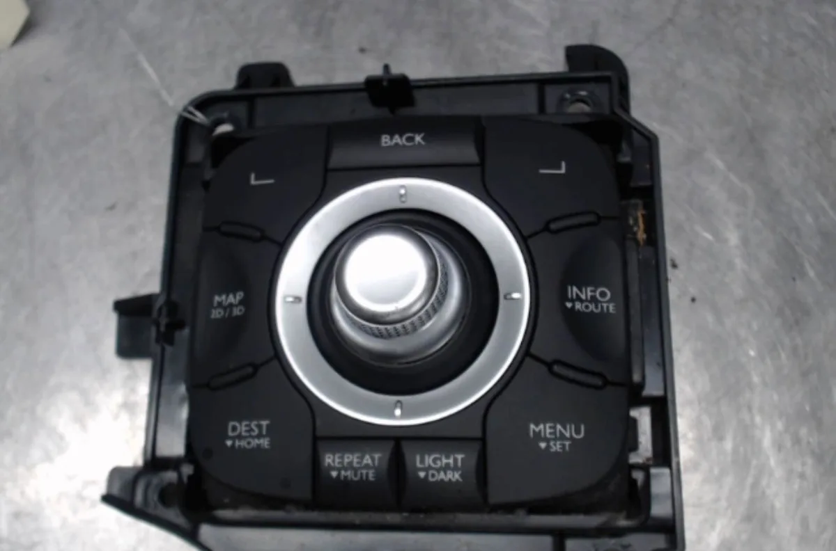 Commande autoradio Renault MEGANE III Coupé (DZ0-1_) 1.4 tce (dz0f, dz1v) (2009) occasion