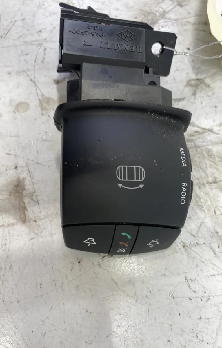 Commande autoradio Renault SCÉNIC III (JZ0-1_) 1.5 dci (2009) 5 portes occasion