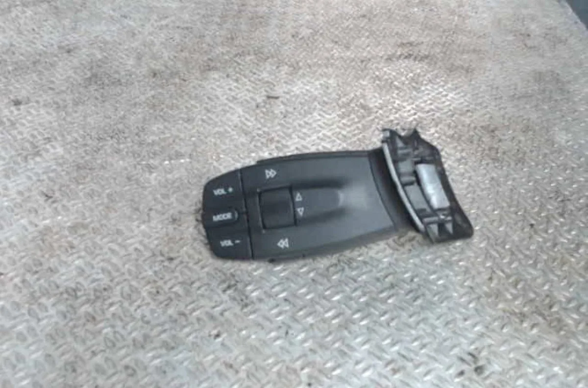Commande autoradio Seat IBIZA IV SC (6J1, 6P5) 1.9 tdi (2008-2010) 3 portes occasion