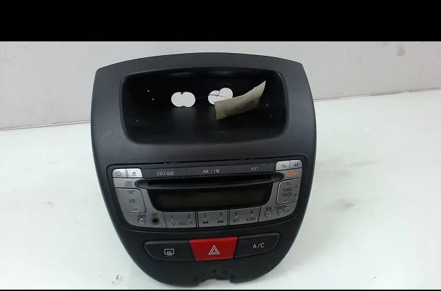 Commande autoradio Toyota AYGO (_B1_) 1.0 (kgb10_) (2005-2014) 5 portes occasion