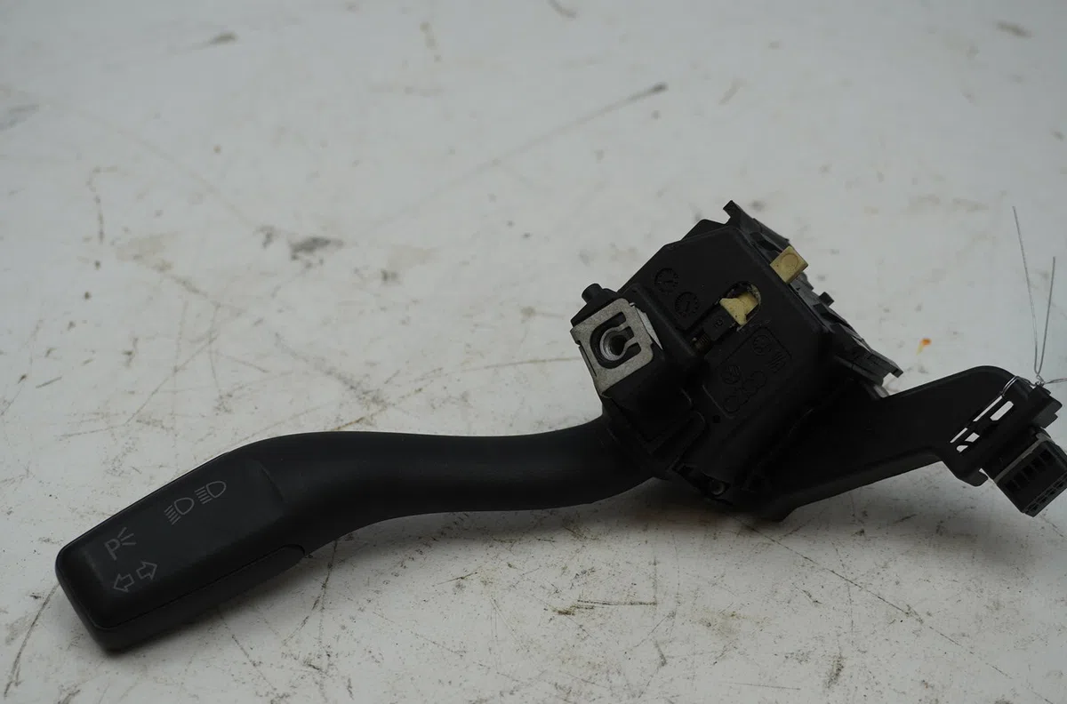 Commande clignotant Audi TT Roadster (8J9) 2.0 tfsi (2010-2014) occasion — photo 4