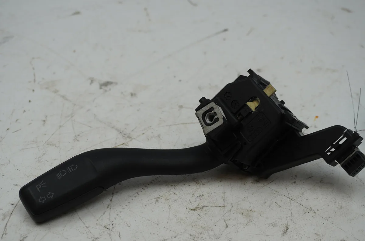 Commande clignotant Audi TT Roadster (8J9) 2.0 tfsi (2010-2014) occasion