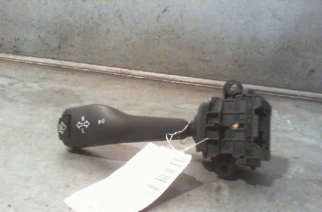Commande clignotant B.M.W. SERIE 3 2004 occasion