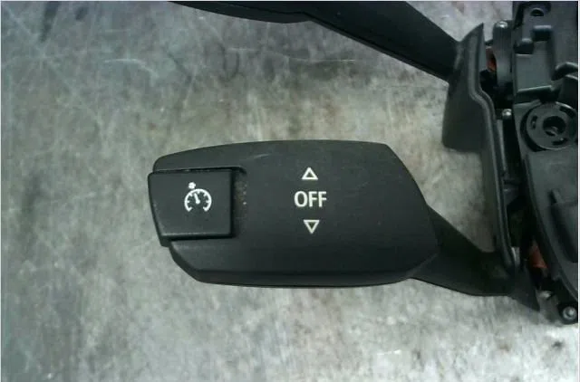 Commande clignotant Bmw 1 (E87) 118 d (2004-2007) 5 portes occasion