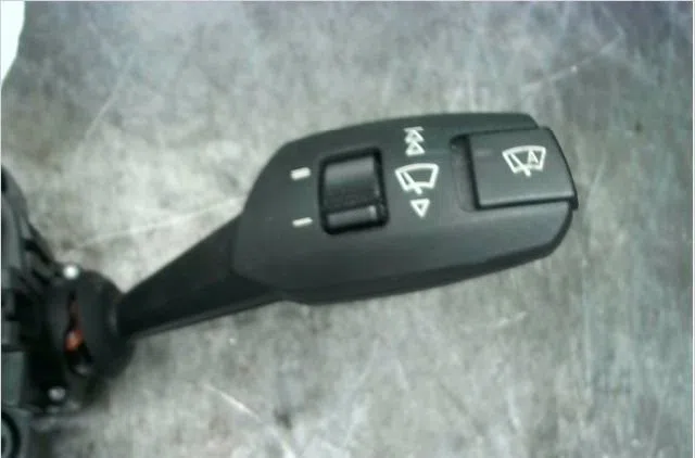 Commande clignotant Bmw 1 (E87) 118 d (2004-2007) 5 portes occasion