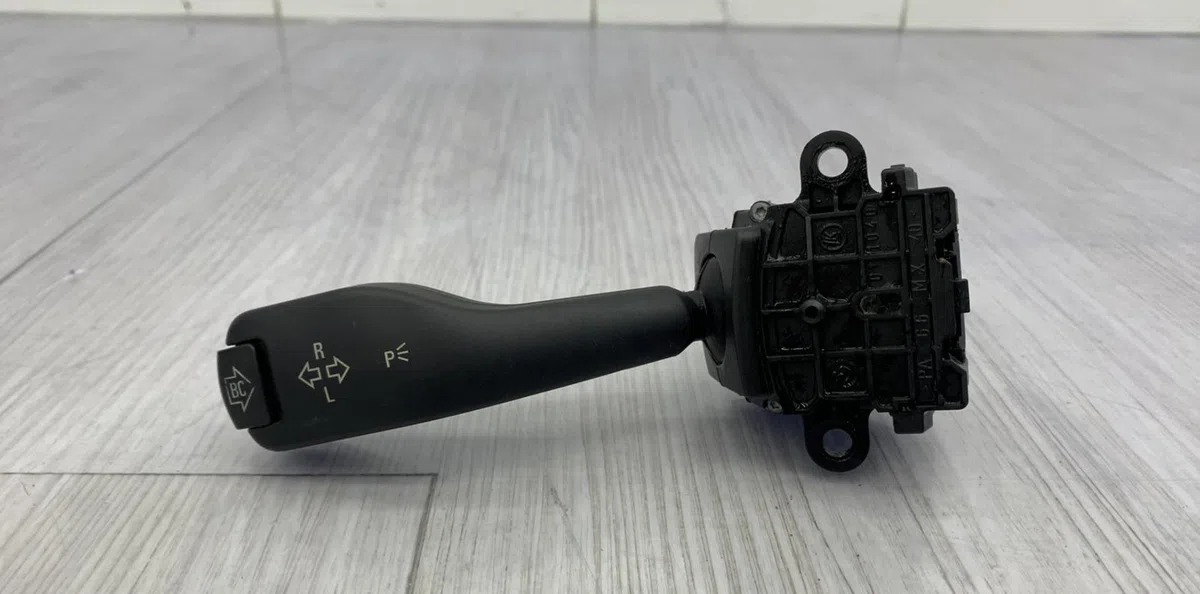 Commande clignotant BMW SERIE 3 E46 TOURING PHASE 1 BREAK occasion — photo 3