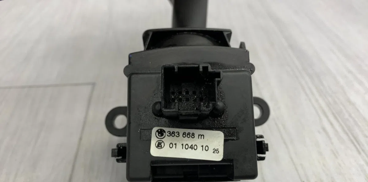 Commande clignotant BMW SERIE 3 E46 TOURING PHASE 1 BREAK occasion — photo 4