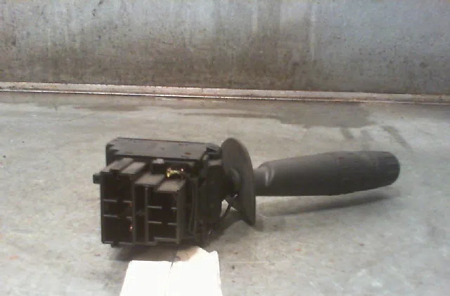 Commande clignotant CITROEN XANTIA Phase 1 03-1993--06-1998 occasion