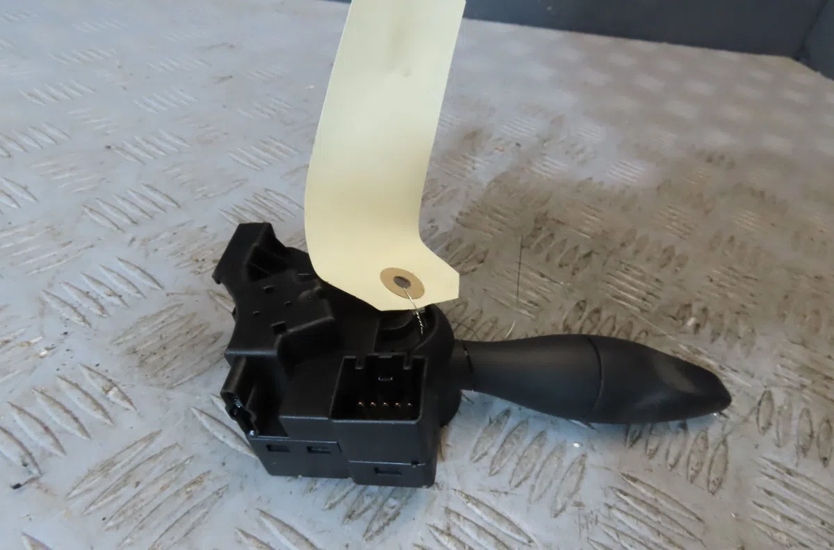Commande clignotant FORD FIESTA 2005 occasion