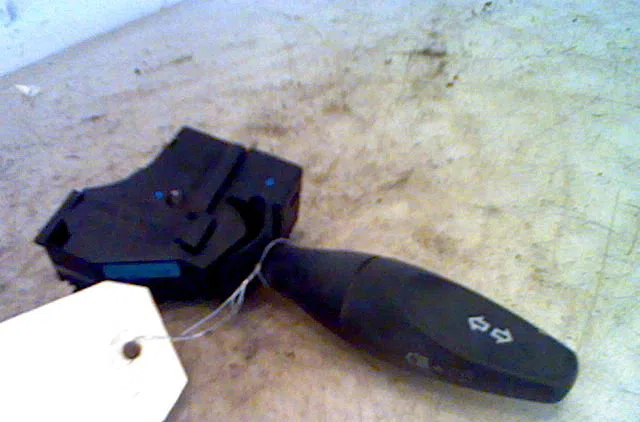 Commande clignotant FORD FIESTA V 2002 occasion — photo 2