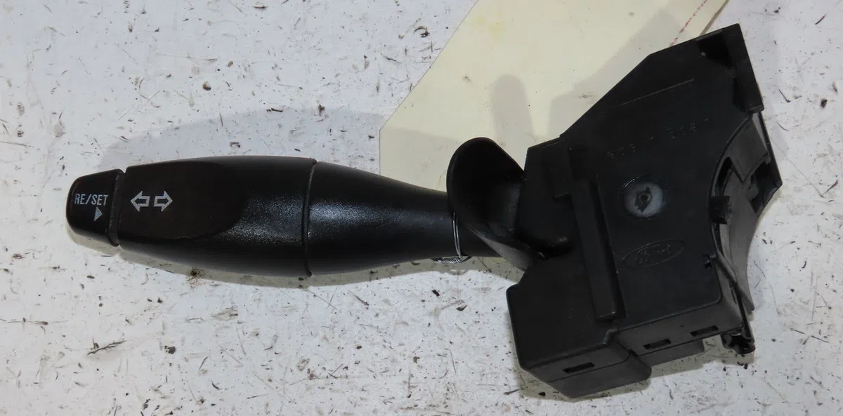 Commande clignotant Ford FIESTA V (JH_, JD_) 1.4 tdci (2001-2008) 5 portes occasion