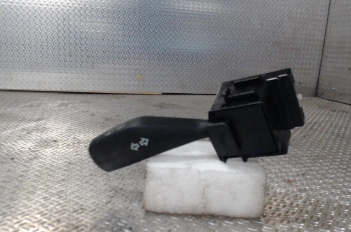 Commande clignotant FORD FOCUS 2  FOCUS 2 PHASE 1 occasion