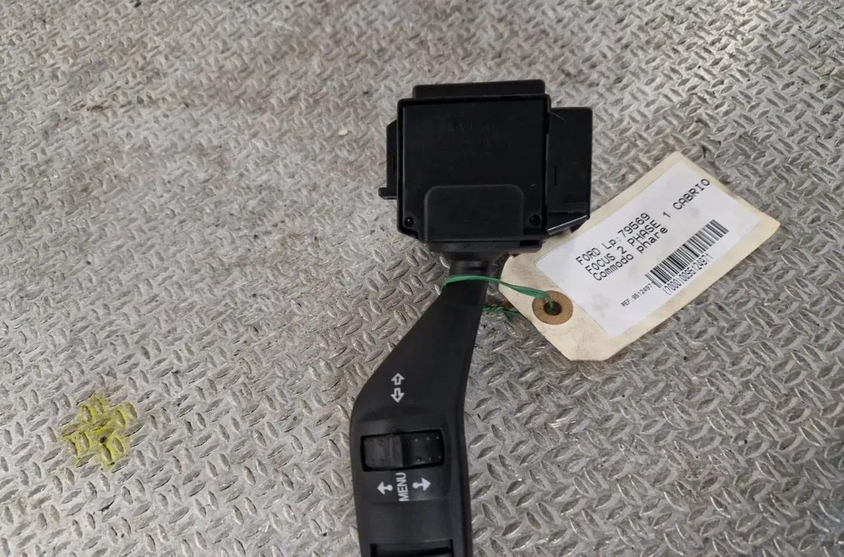 Commande clignotant Ford FOCUS II Décapotable 2.0 tdci (2006-2010) occasion