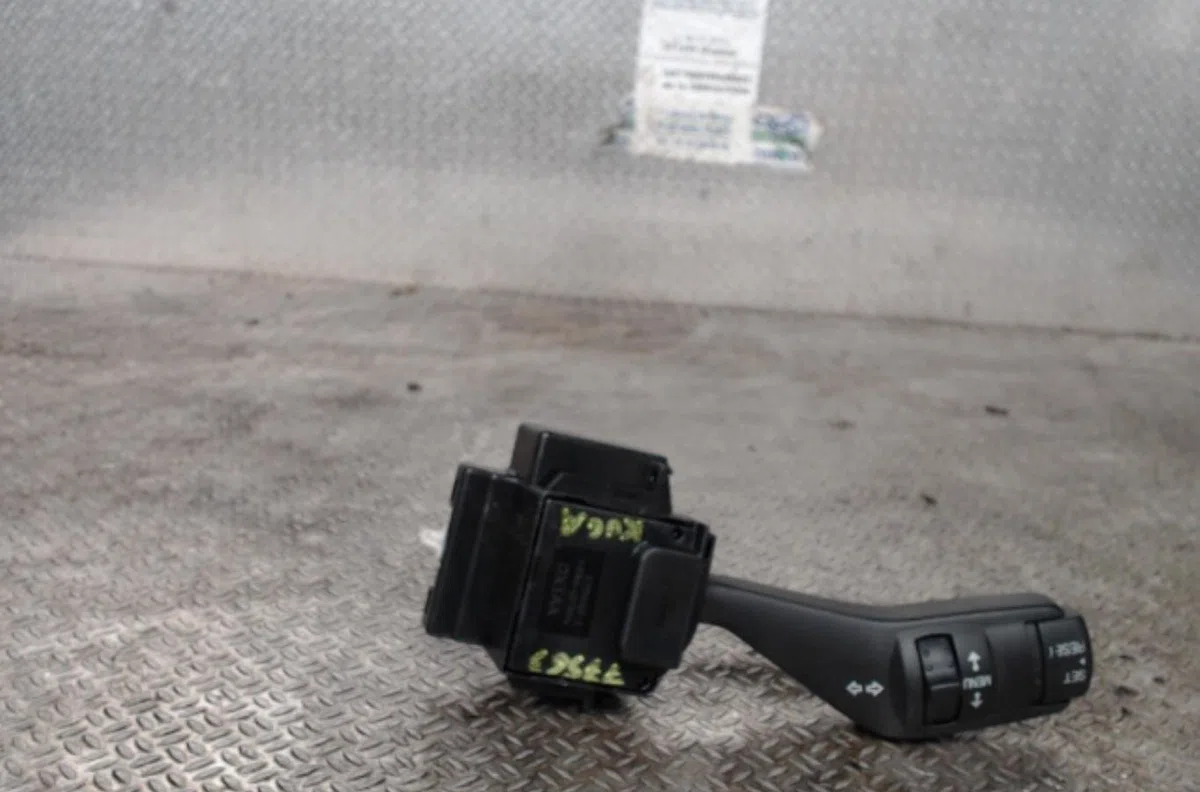 Commande clignotant FORD KUGA 1  0 occasion