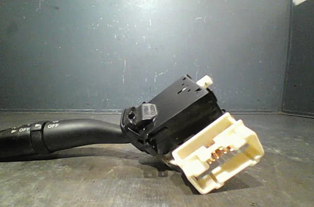 Commande clignotant Mazda 6 Hatchback (GG) 2.0 di (gg14) (2002-2007) occasion