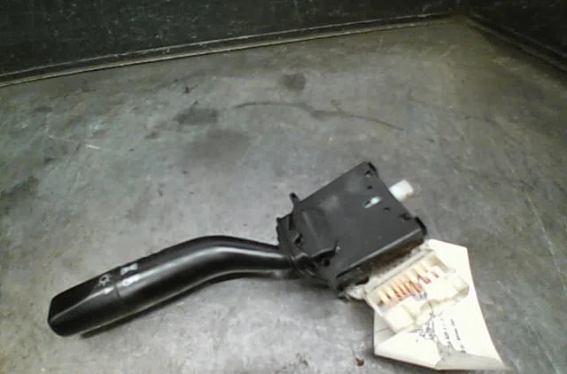 Commande clignotant Mazda 626 V Hatchback (GF) 2.0 turbo di (gffp) (1998-2002) occasion