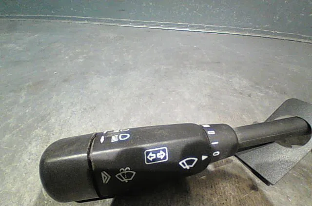 Commande clignotant Mercedes-benz CLASSE C (W203) C 200 cdi (203.004) (2000-2003) 4 portes occasion