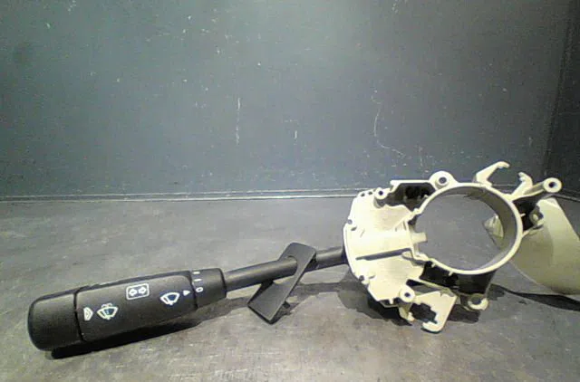 Commande clignotant Mercedes-benz CLASSE C (W203) C 200 cdi (203.004) (2000-2003) 4 portes occasion
