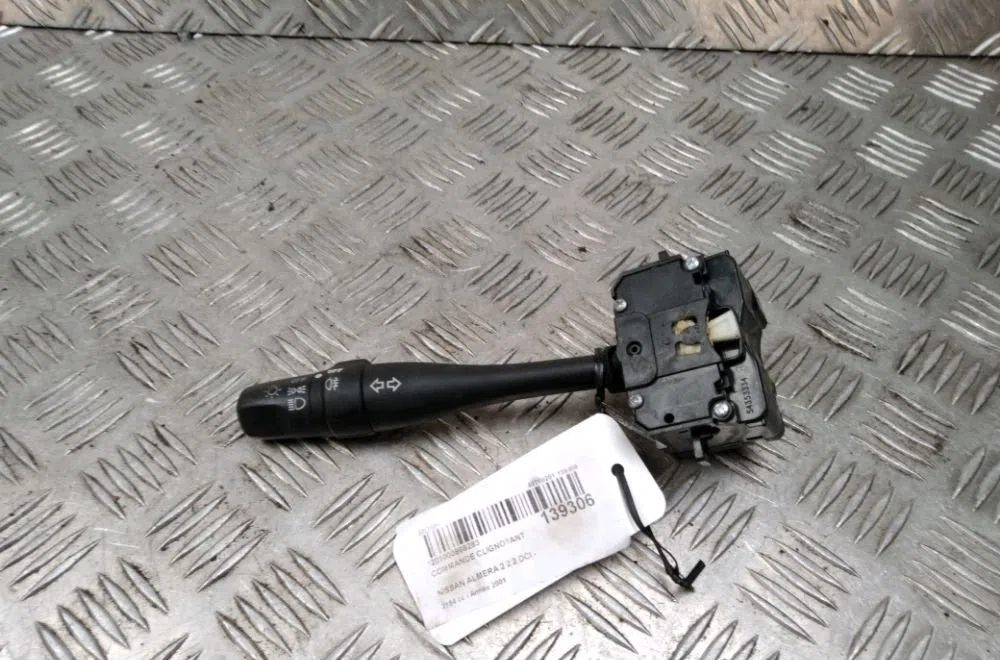 Commande clignotant Nissan ALMERA II Hatchback (N16) 2.2 di (2000-2003) occasion
