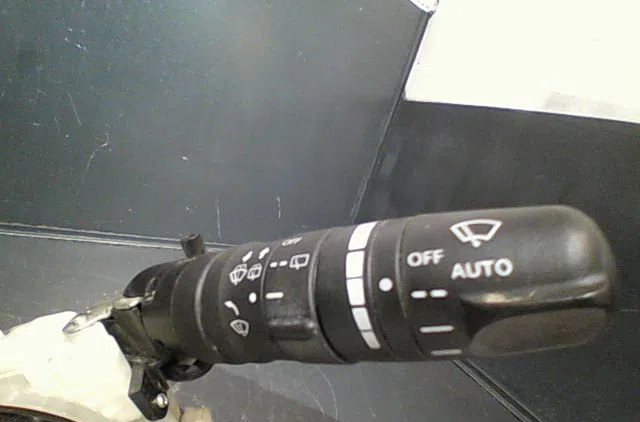 Commande clignotant Nissan MICRA III (K12) 1.5 dci (2003-2010) occasion