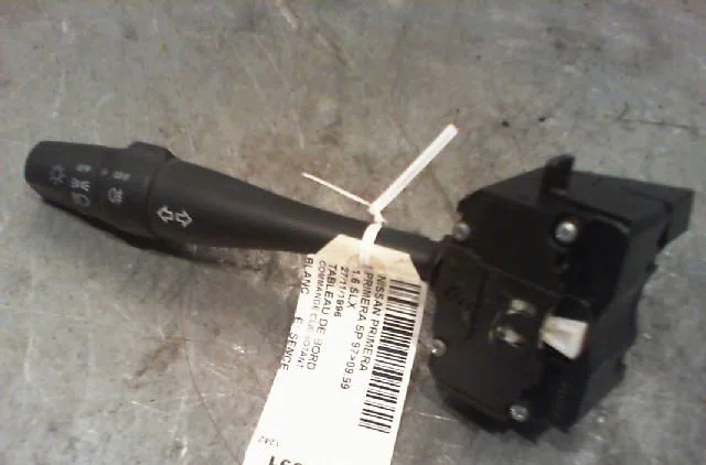 Commande clignotant NISSAN PRIMERA 1996 occasion