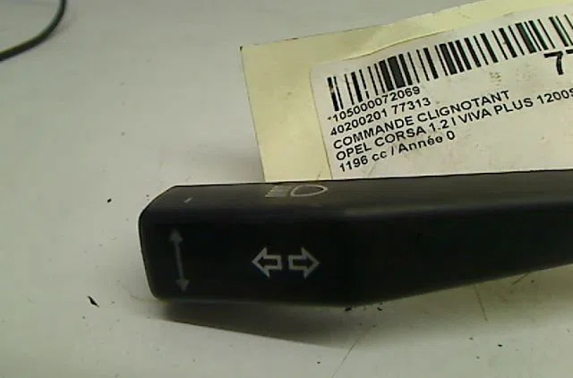 Commande clignotant Opel CORSA A 3-5 portes (S83) 1.2 s (f08, m08, f68, m68) (1982-1990) occasion
