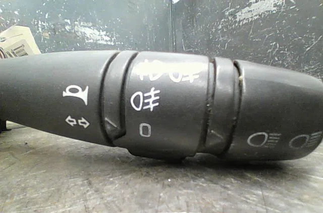 Commande clignotant Renault MEGANE I (BA0-1_) 1.9 d eco (ba0a, ba0u, ba0r) (1996-2003) occasion