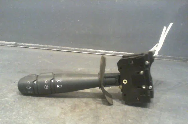 Commande clignotant Renault MEGANE I (BA0-1_) 1.9 d eco (ba0a, ba0u, ba0r) (1996-2003) occasion