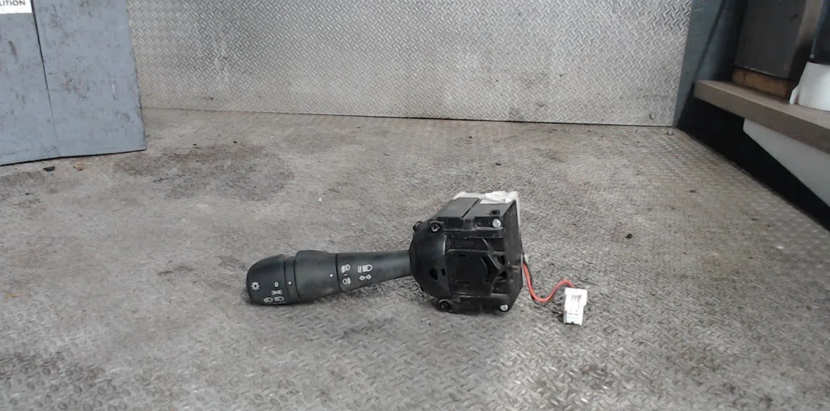 Commande clignotant Renault TWINGO III (BCM_, BCA_) 0.9 tce 90 (2014) 5 portes occasion