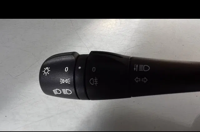 Commande clignotant Renault TWINGO III (BCM_, BCA_) 1.0 sce 70 (2014) 5 portes occasion