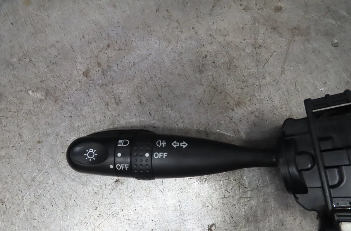 Commande clignotant Toyota COROLLA (_E12_) 1.6 vvt-i (zze121_) (2002-2006) occasion
